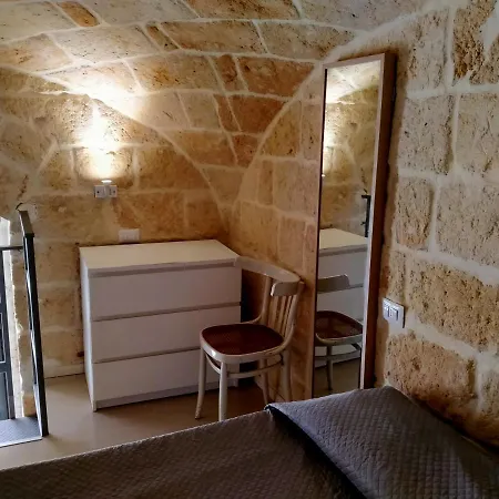 Monolocale Prezioso トラーニ